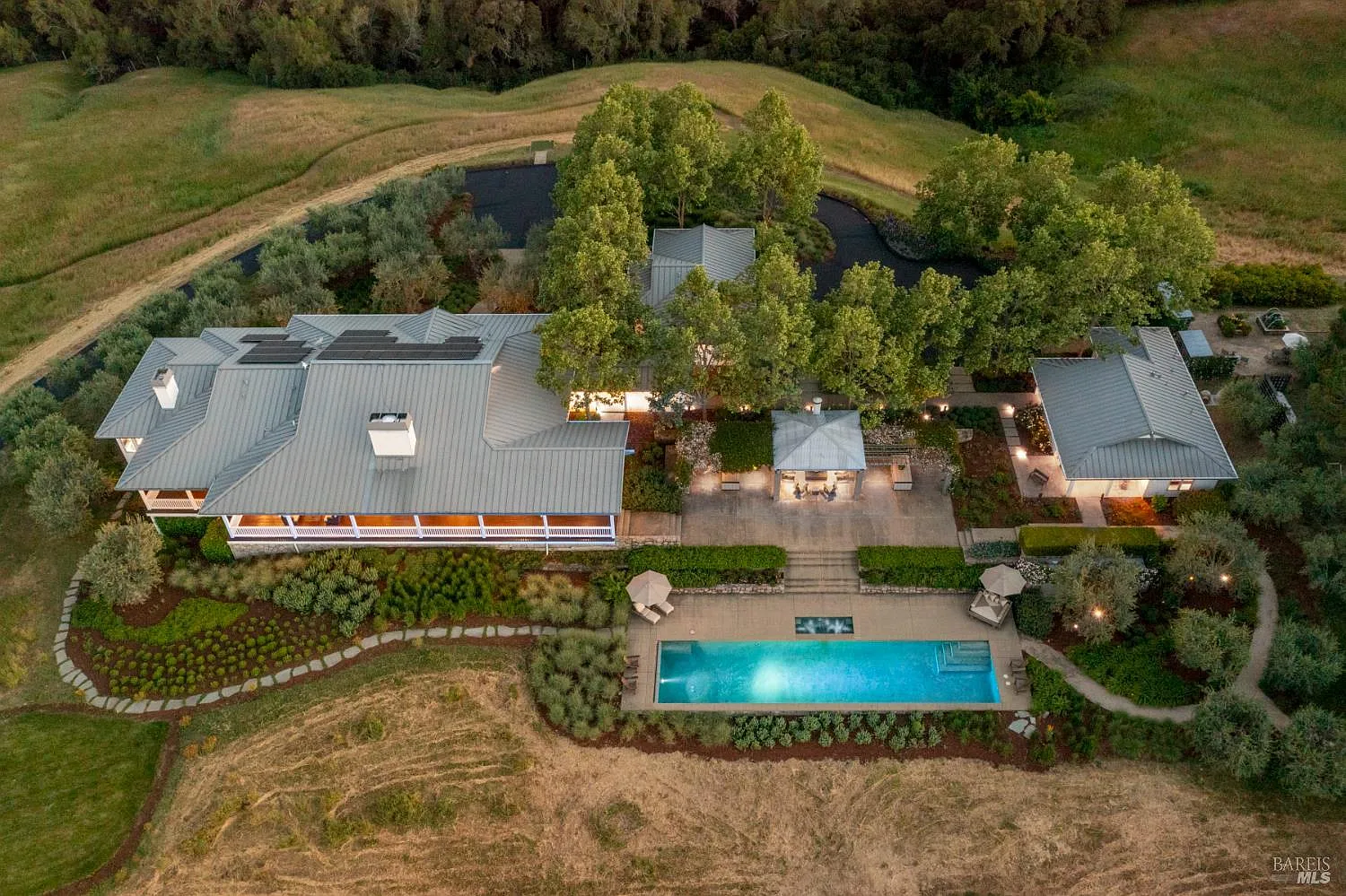 3075 Dry Creek Road - 7bd/10ba, 7,766 sqft - in Napa, CA