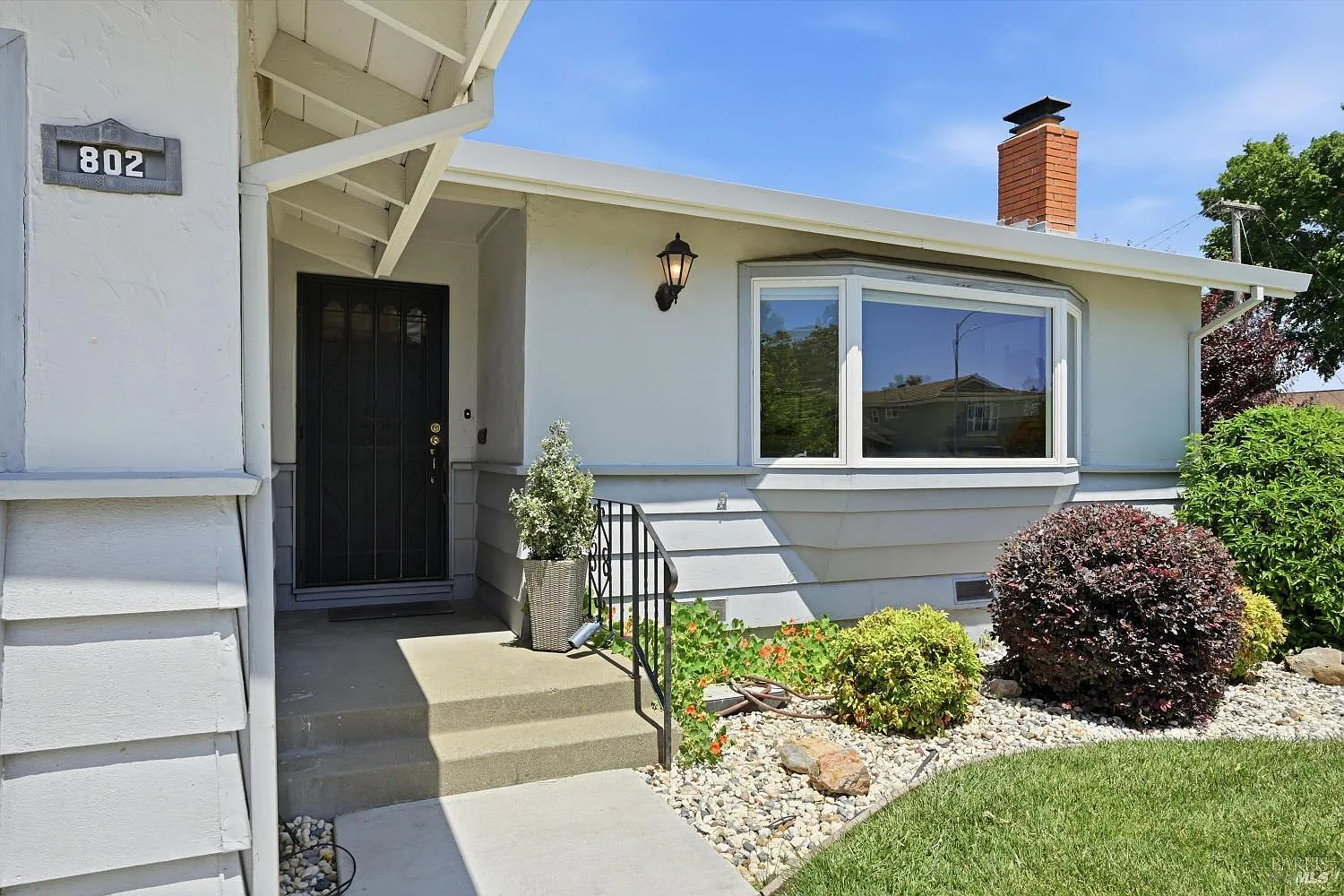 802 Pueblo Avenue - Photo 2