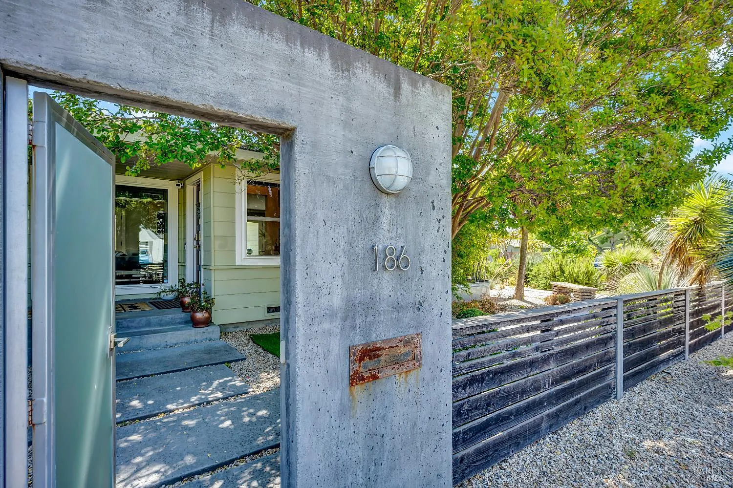 186 S Seymour Street - Photo 3