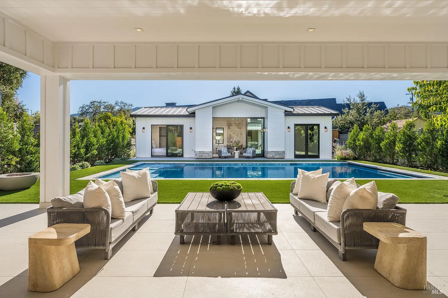 1547 Allyn Avenue - 5bd/5ba, 3,800 sqft - in Saint Helena, CA