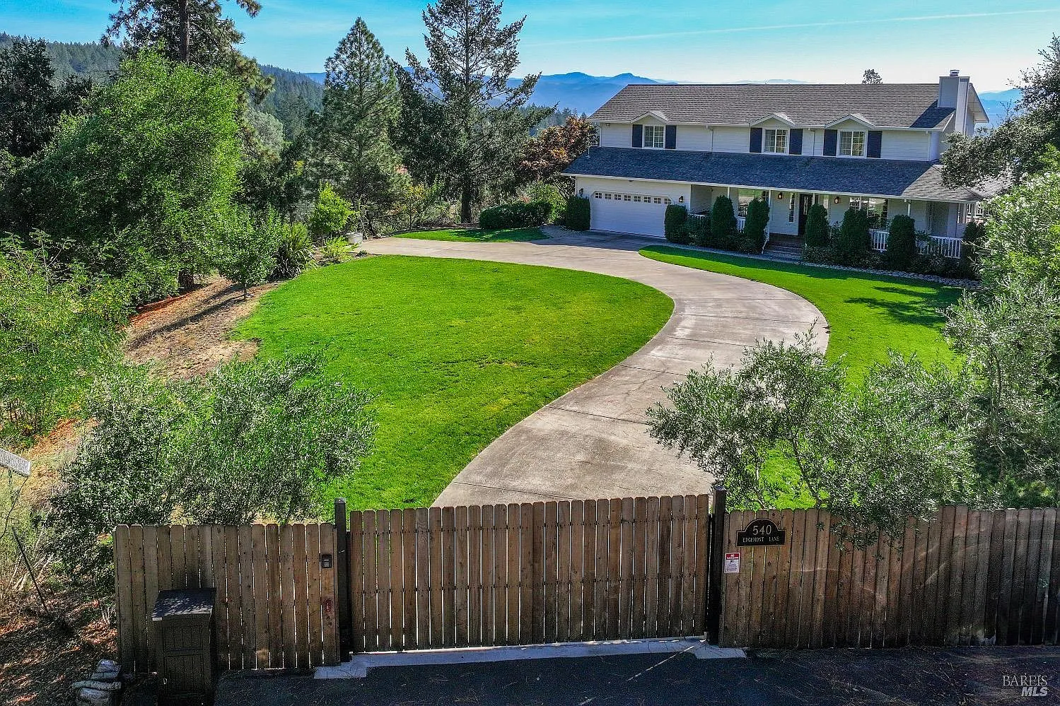 540 Edgemont Lane - Photo 2