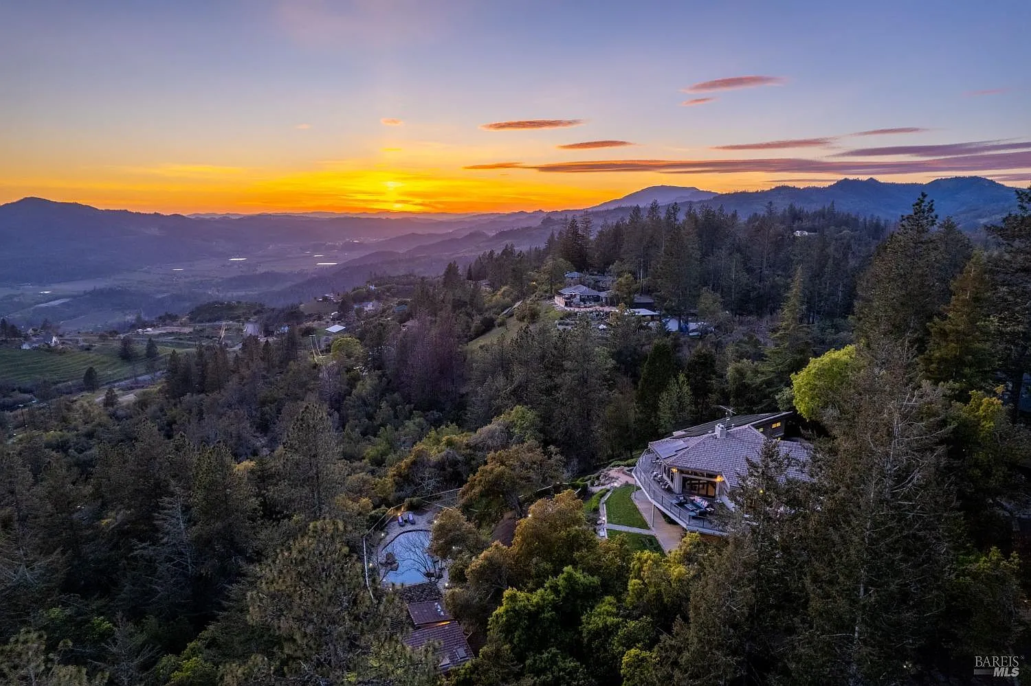 568 Sunset Drive - Photo 2