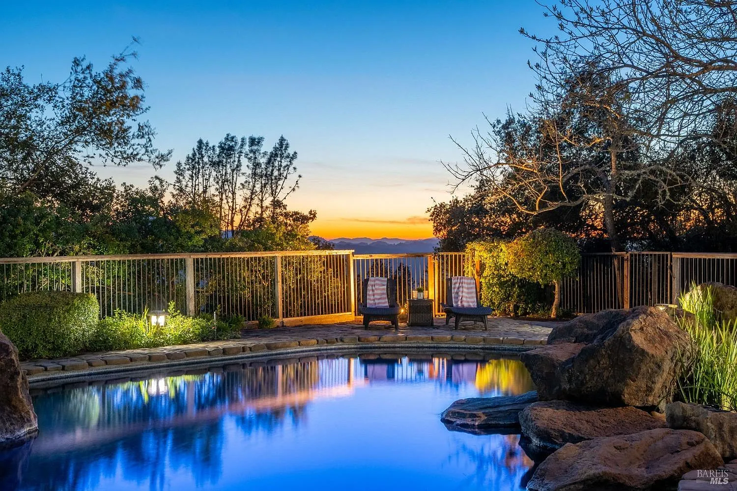568 Sunset Drive - Photo 4