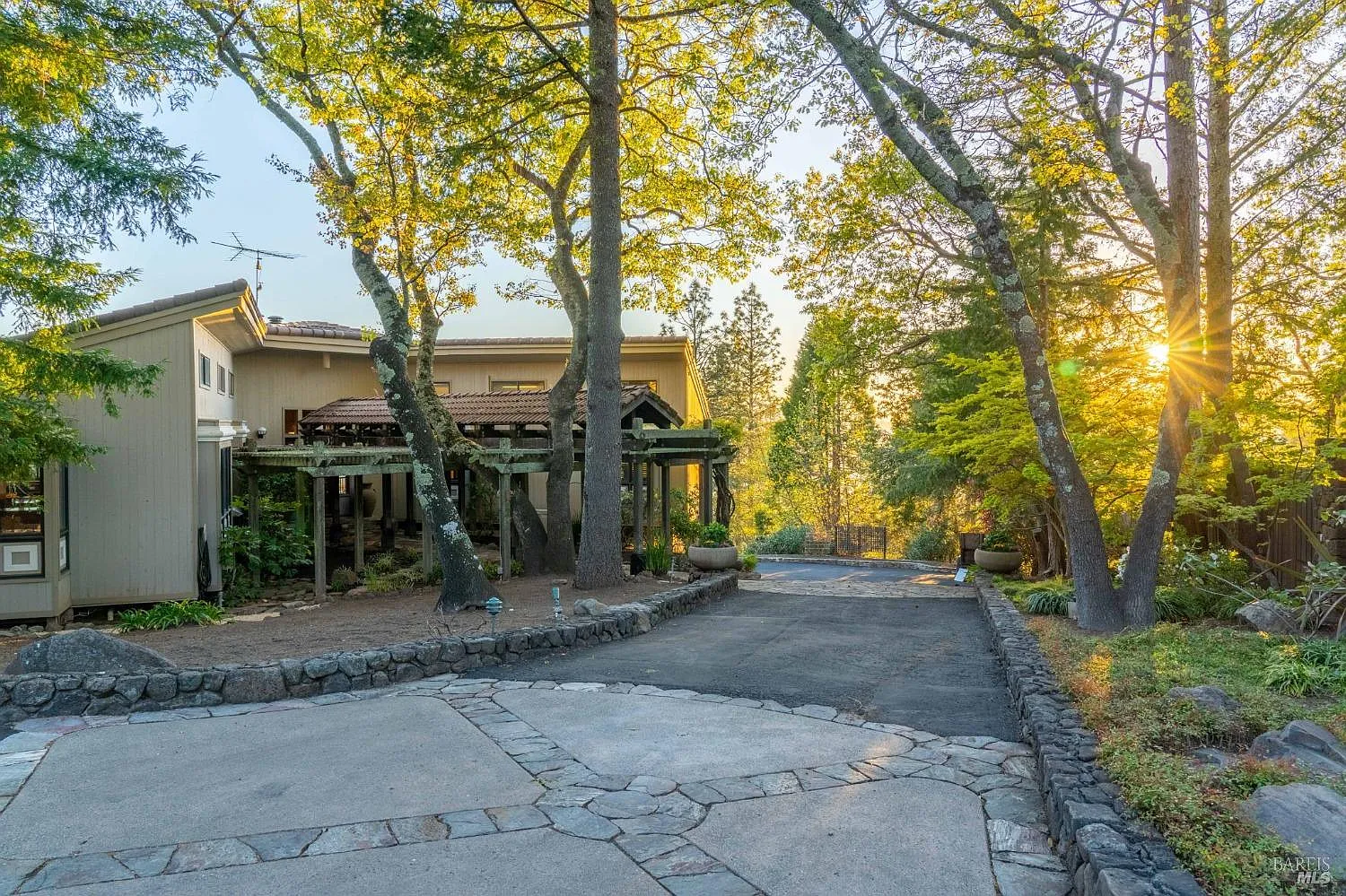 568 Sunset Drive - Photo 8