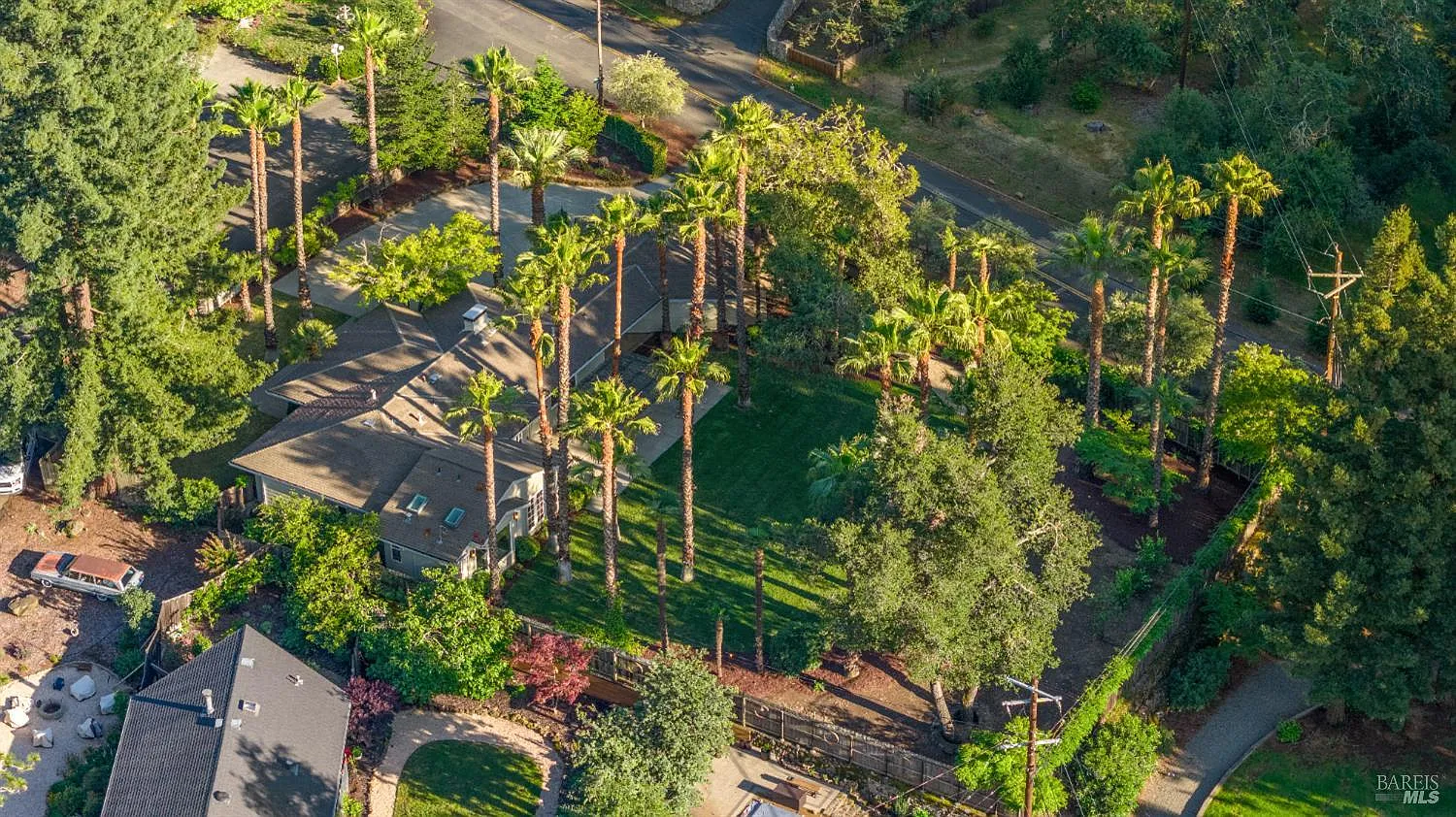 541 Sunset Drive - Photo 2