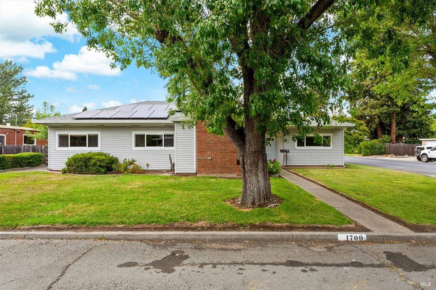 1700 Sierra Avenue - 3bd/1ba, 1,434 sqft - in Napa, CA