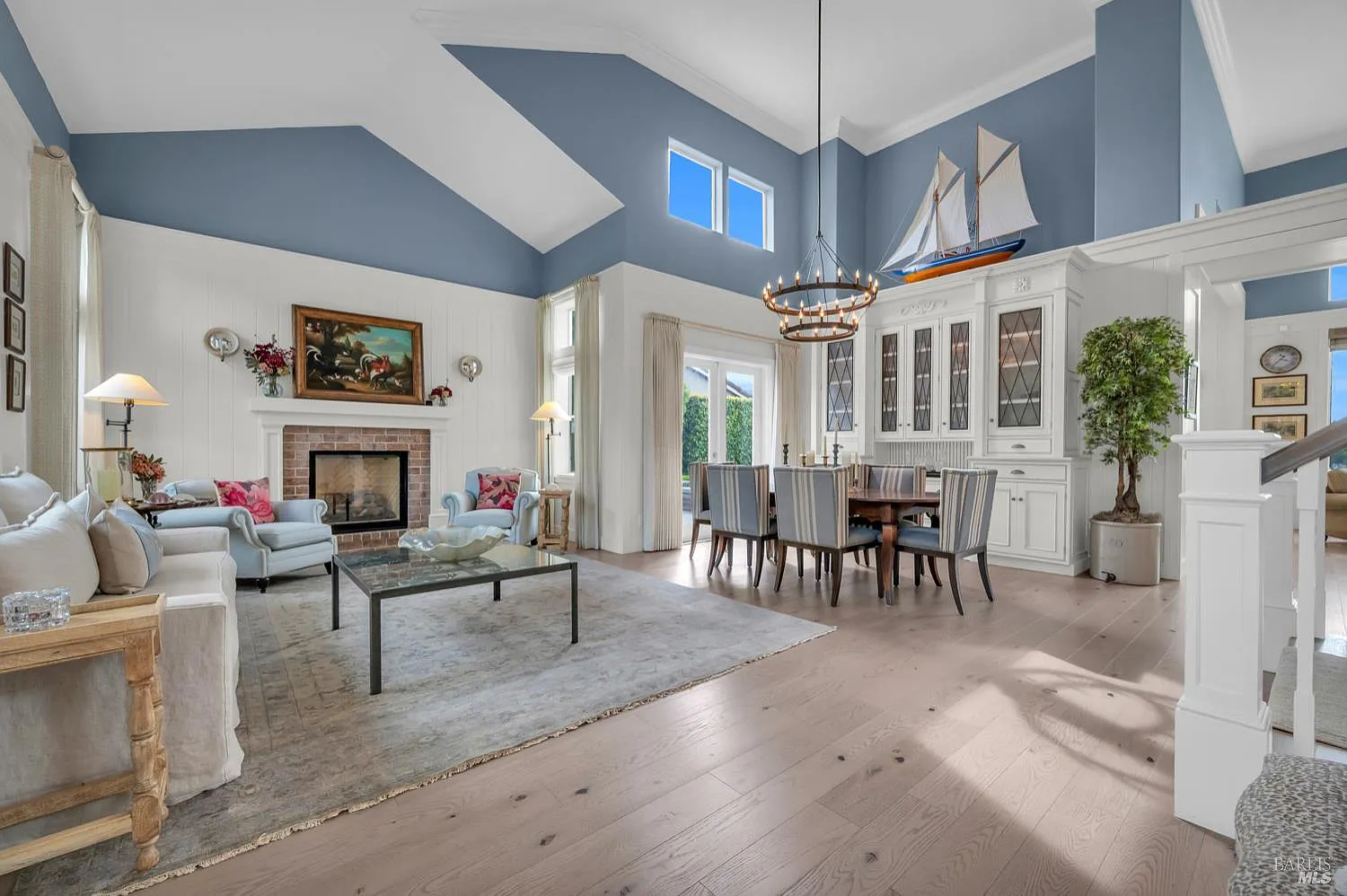 121 N Newport Drive - Photo 3