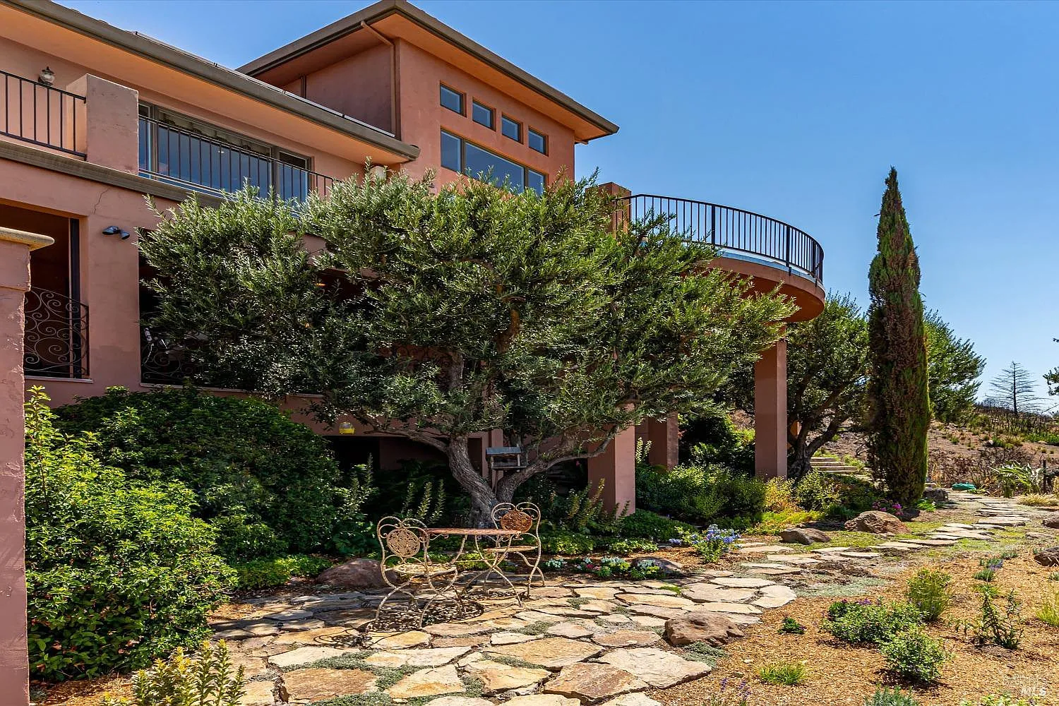 1340 Crestmont Drive - Photo 3