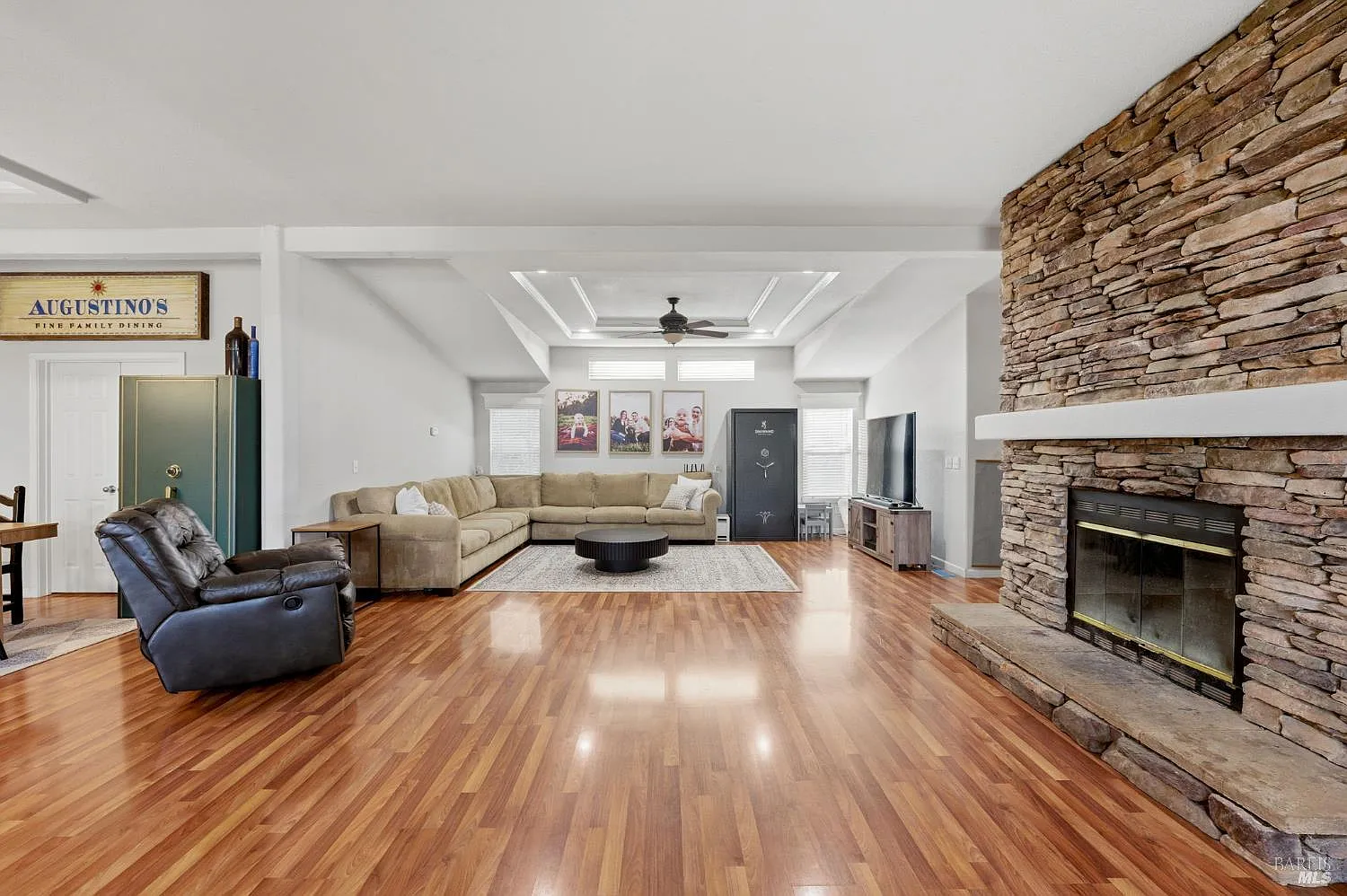 3106 Golden Gate Drive - Photo 2