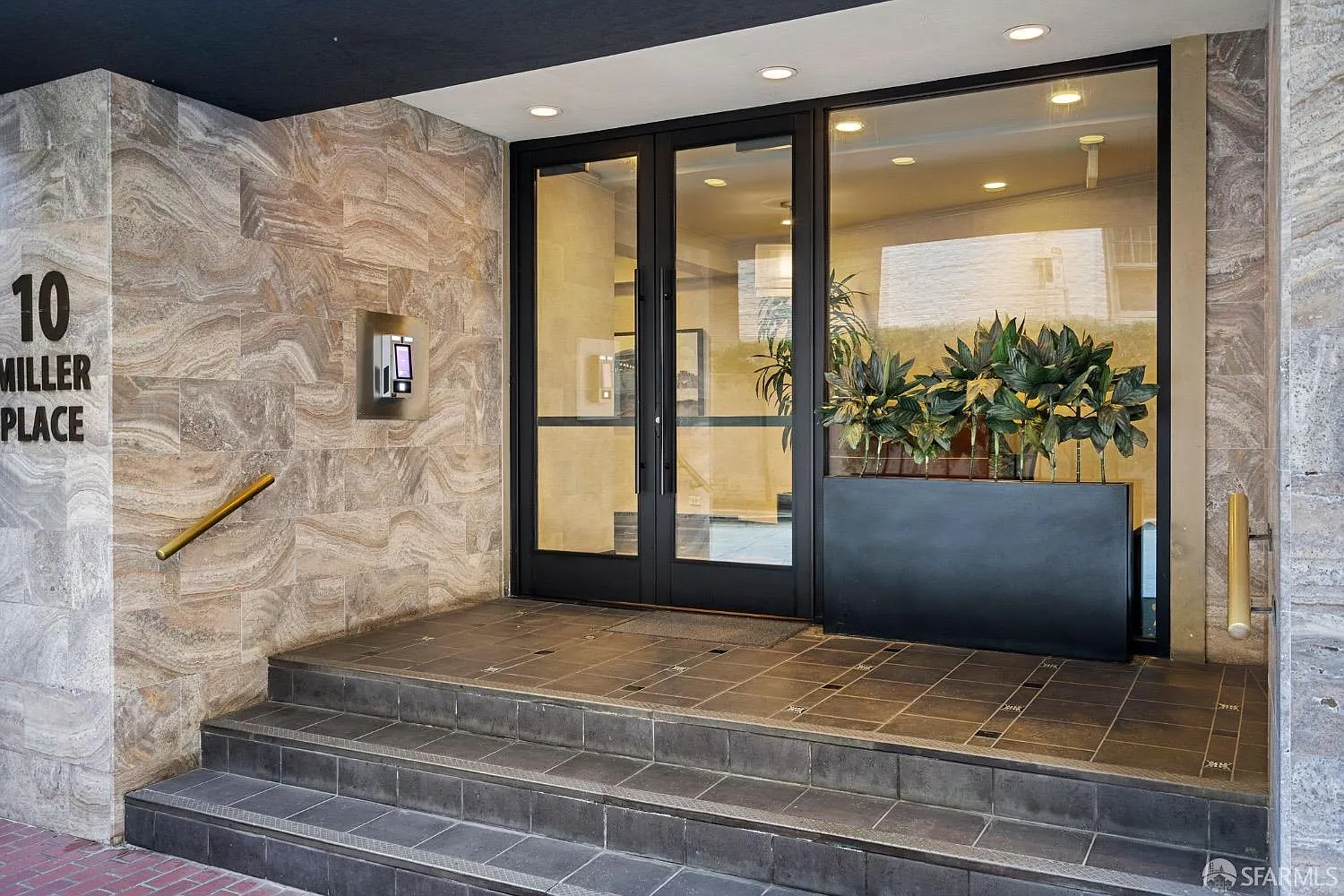 10 Miller Pl APT 1002 - Photo 4