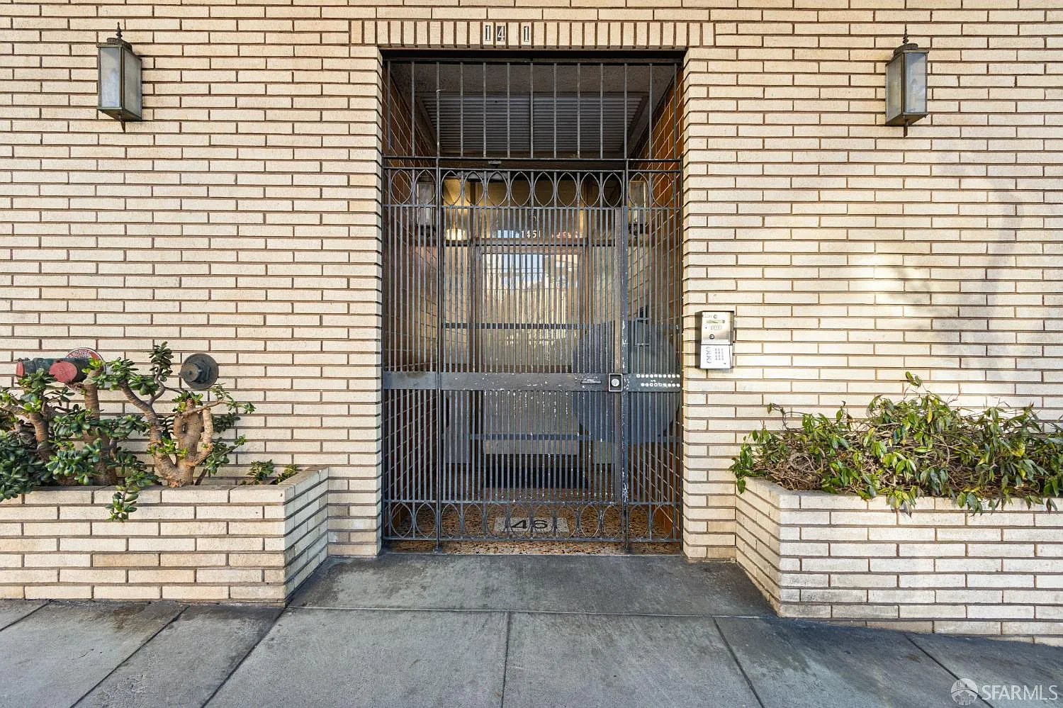 1461 Broadway APT 205 - Photo 2