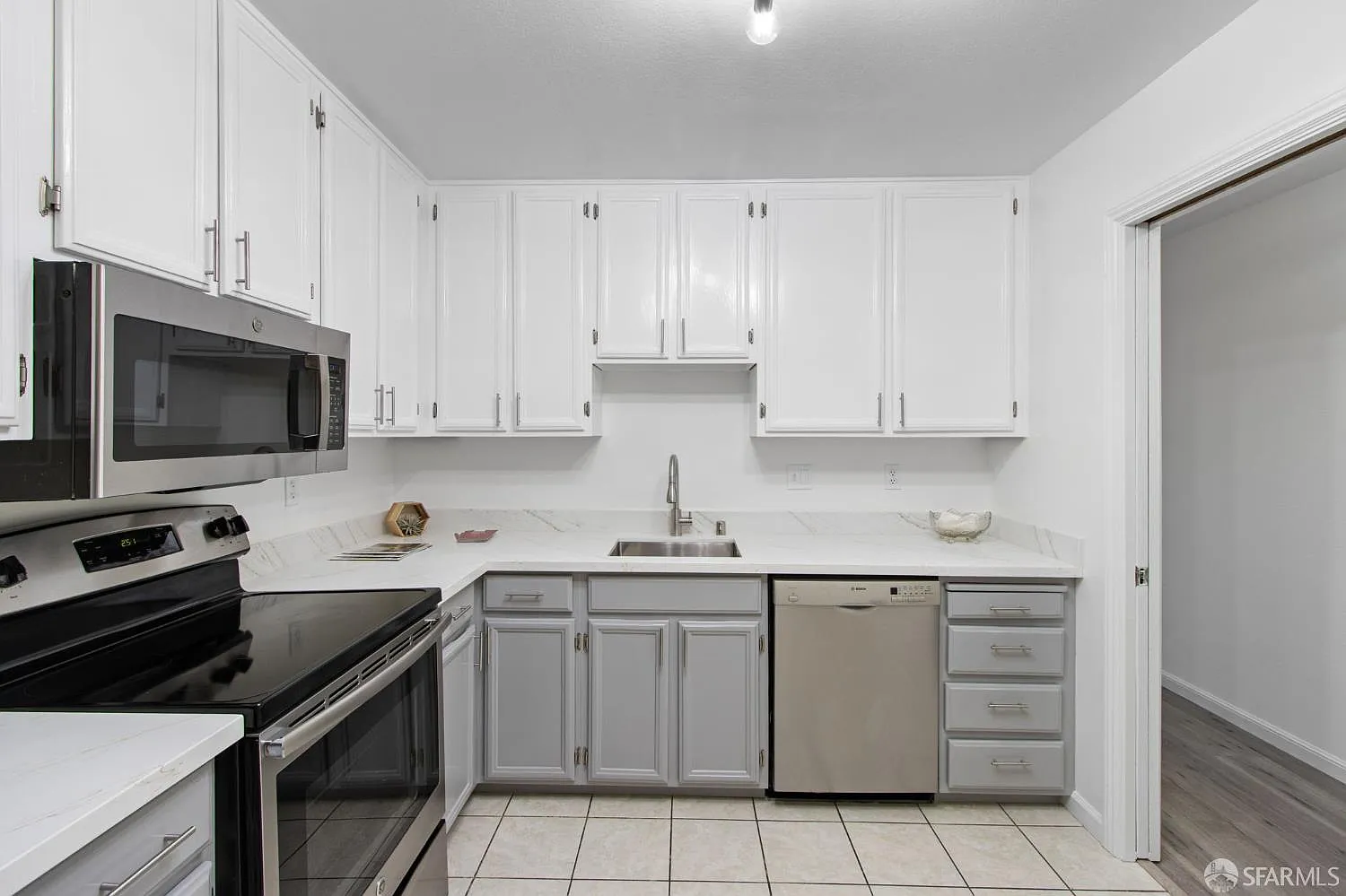 1461 Broadway APT 205 - Photo 4
