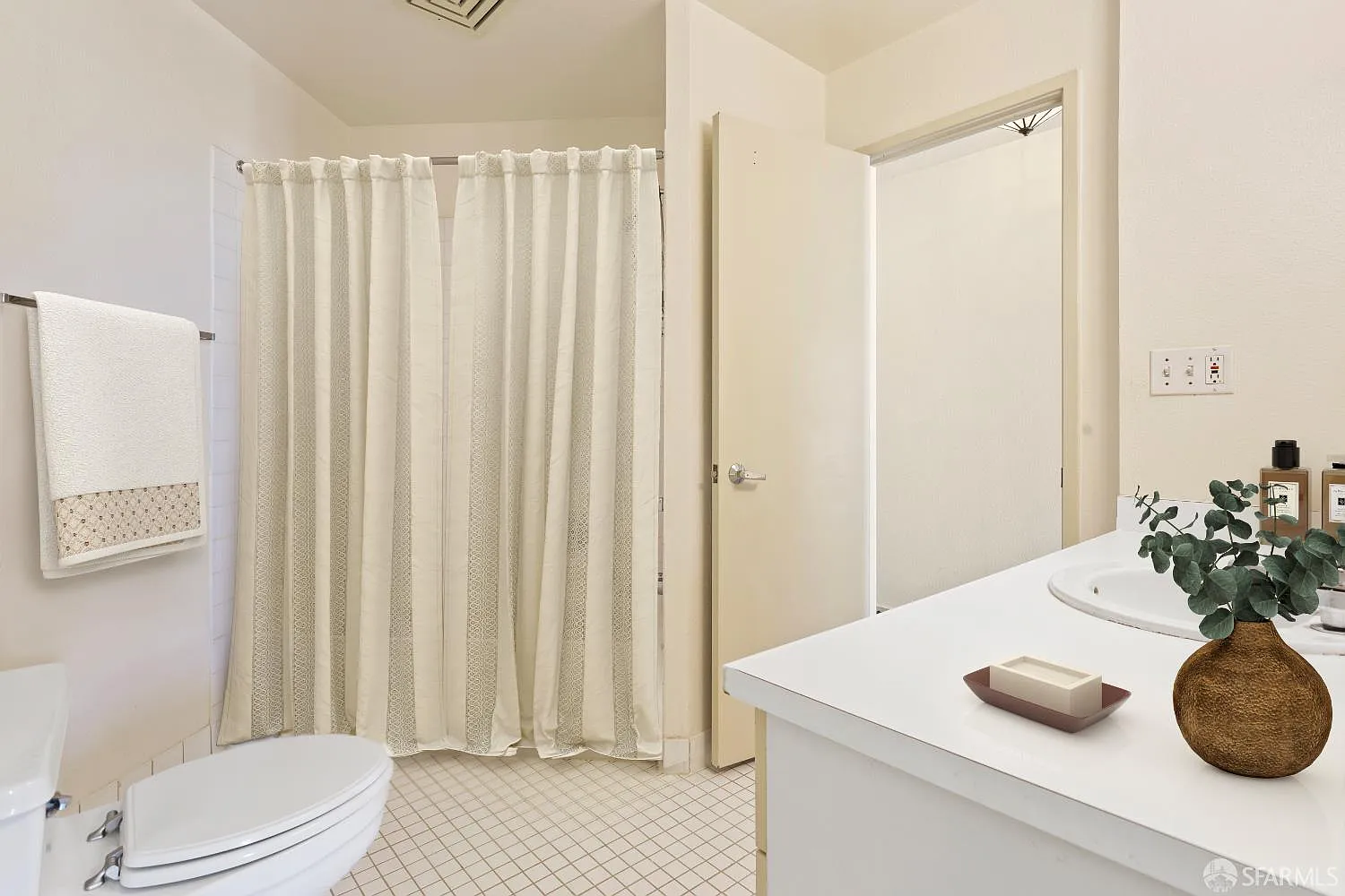 1 Daniel Burnham Ct APT 617 - Photo 8