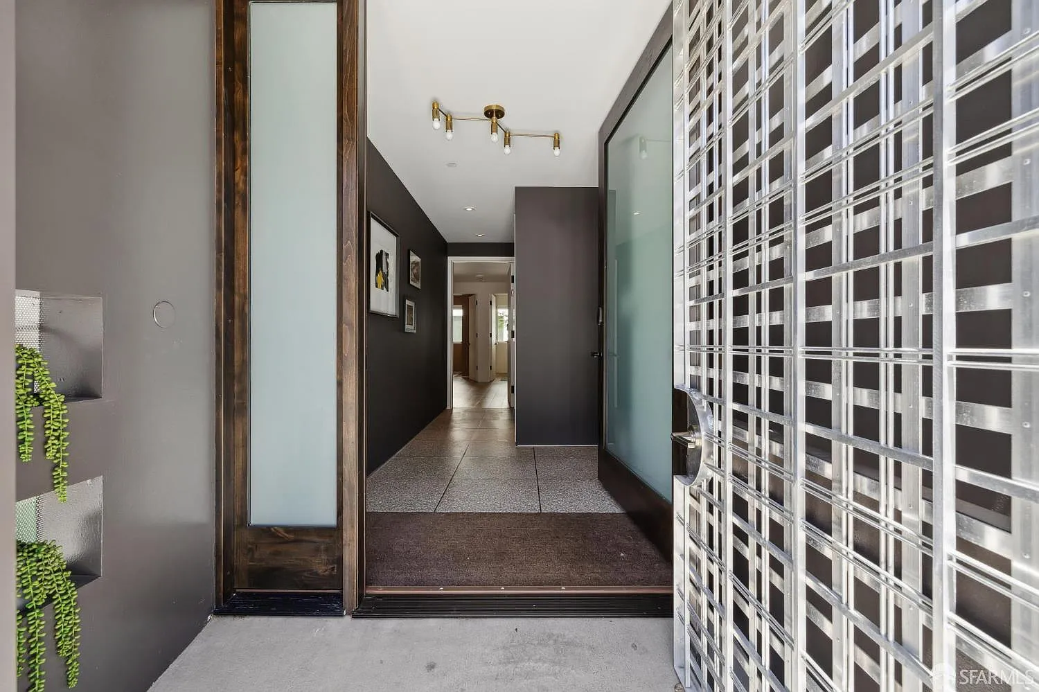 160 Bernard St - Photo 2