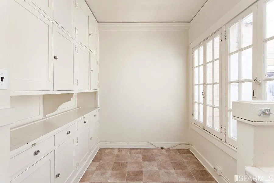 2360 Mission St - Photo 3