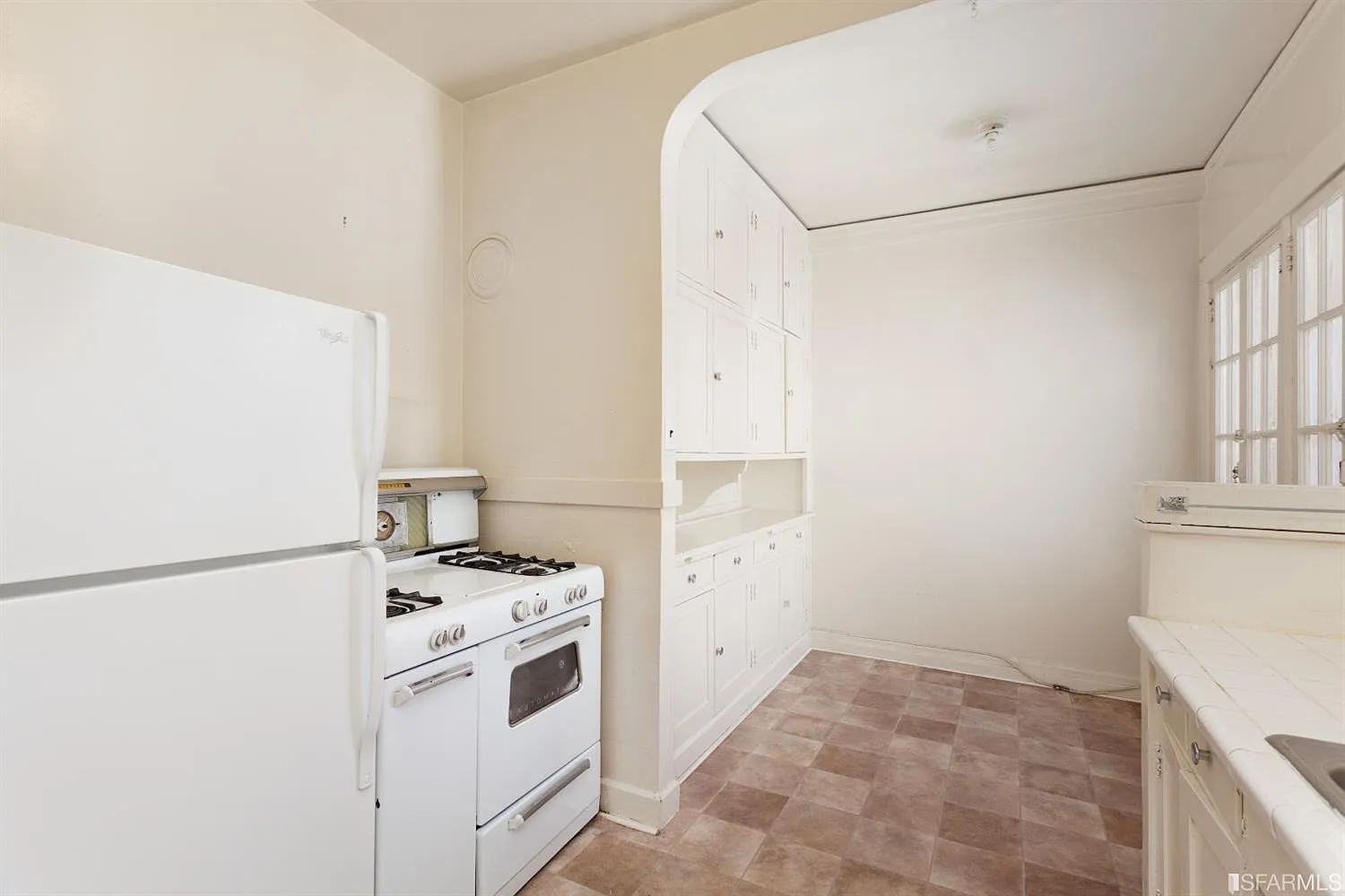 2360 Mission St - Photo 5