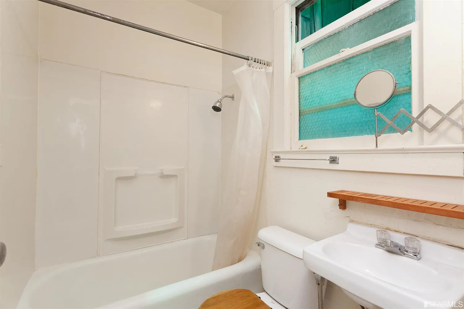 2360 Mission St - Photo 6