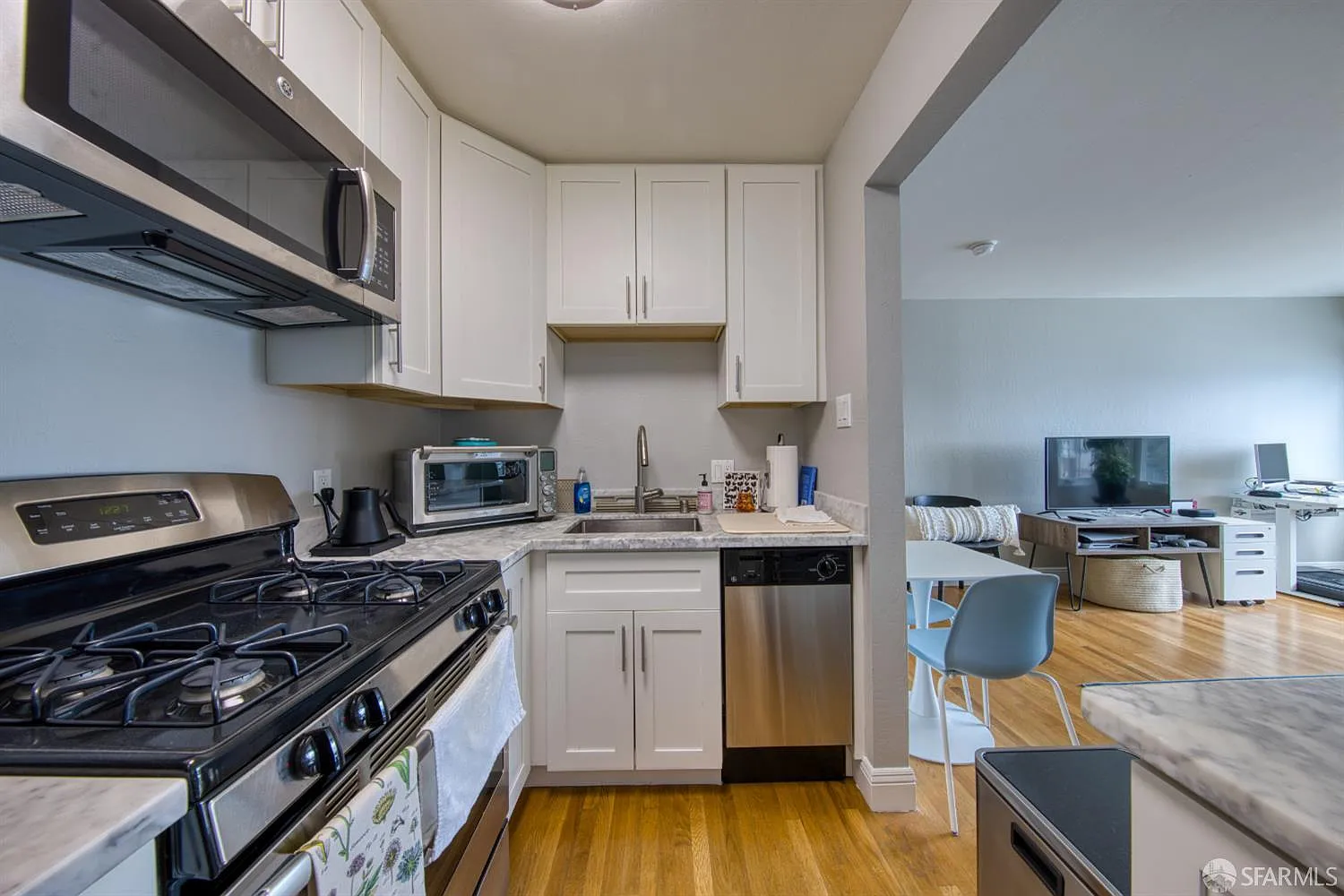 201 Moraga St - Photo 3