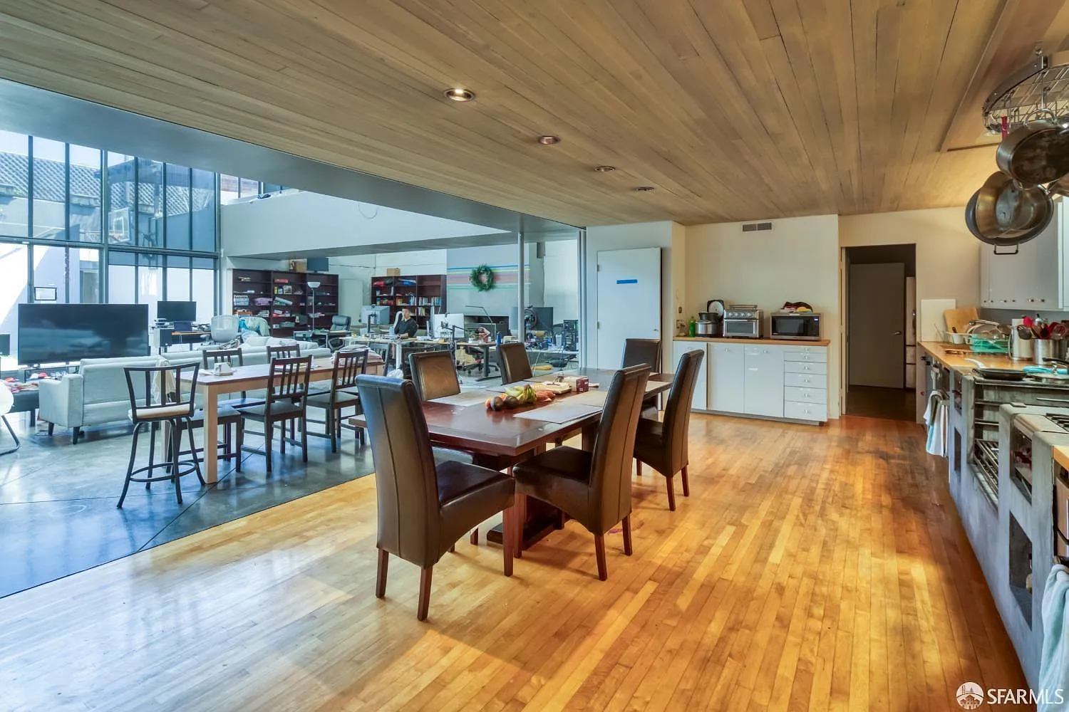67 Belcher St - Photo 2