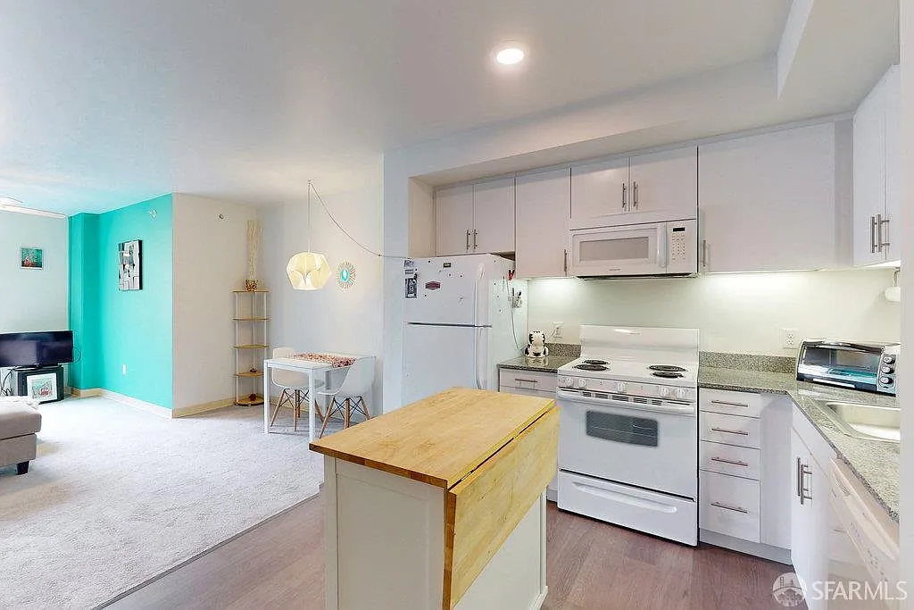 1400 Mission St APT 709 - Photo 6