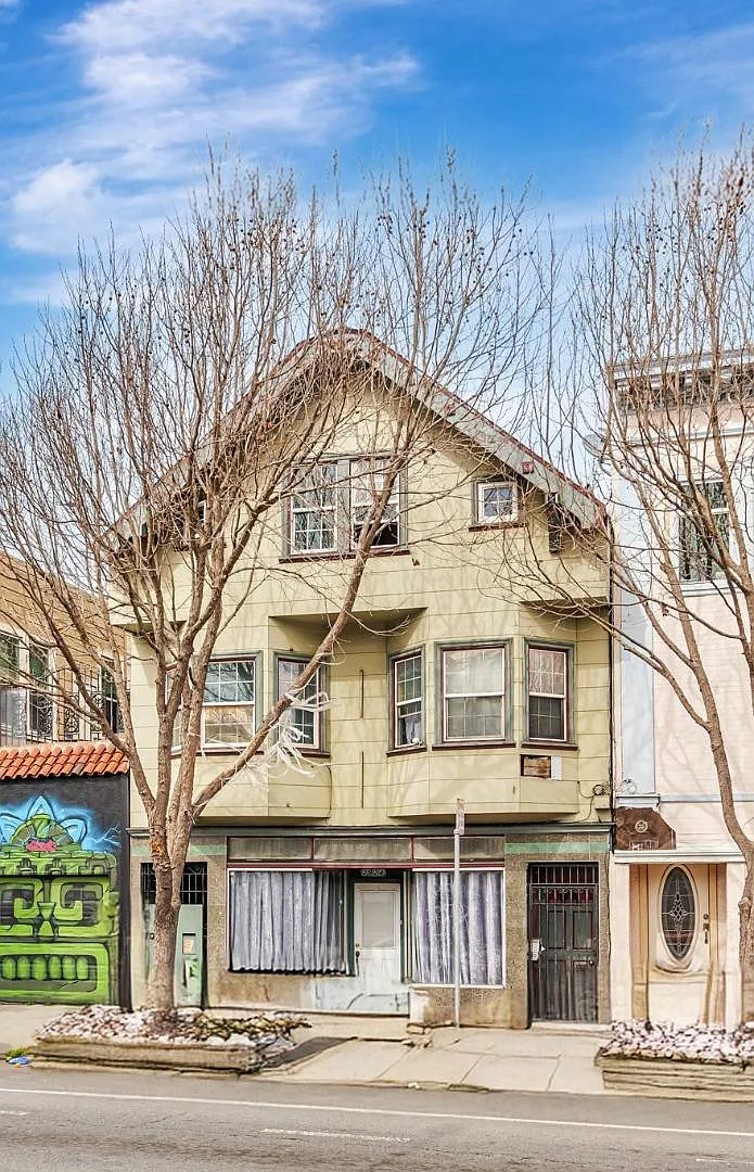 2924-2926 Cesar Chavez St - Photo 1
