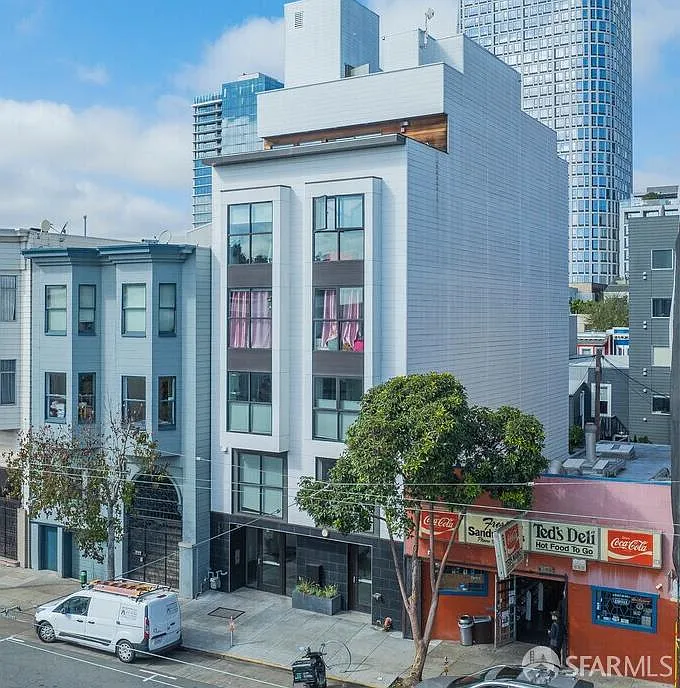 1532 Howard St - Photo 2