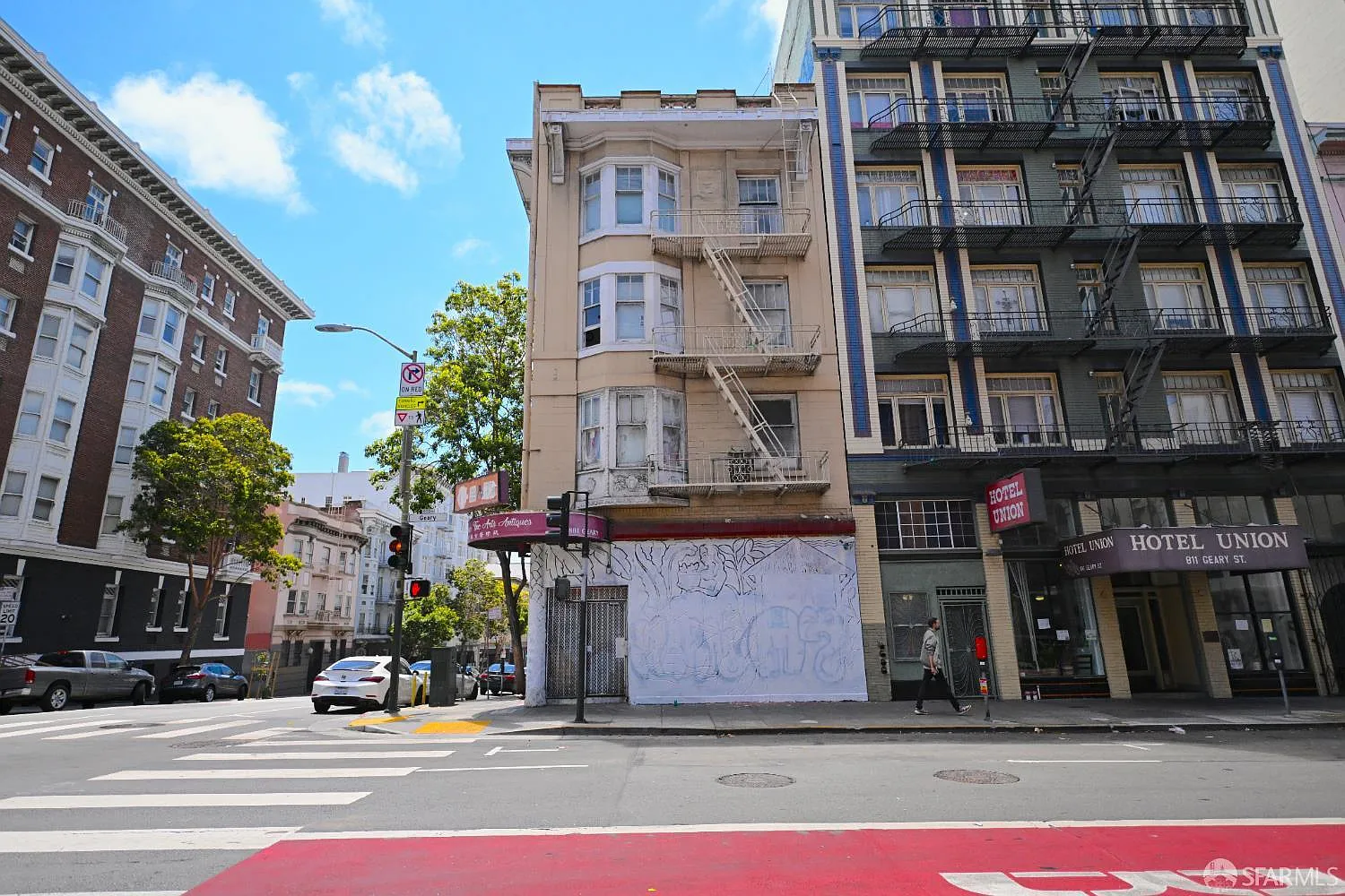 545-555 Hyde St - Photo 2