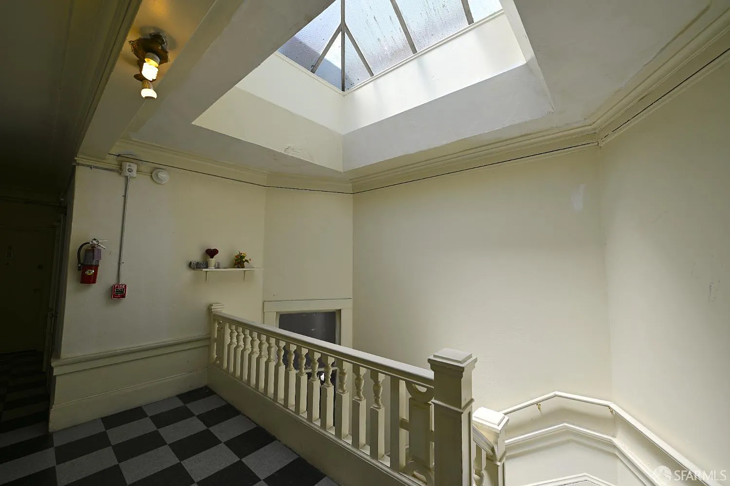 545-555 Hyde St - Photo 7