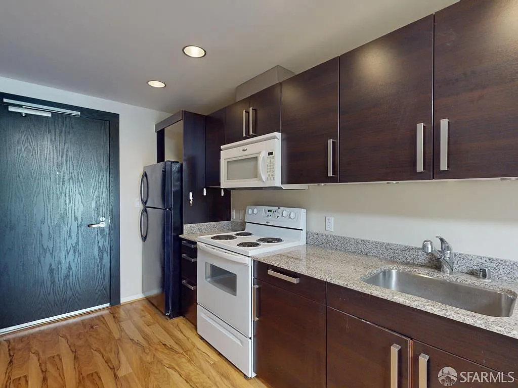 55 Page St APT 219 - Photo 4