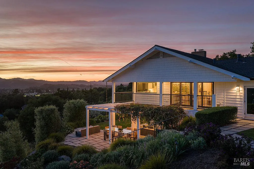 775 Benjamin Way - 4bd/5ba, 4,000 sqft - in Healdsburg, CA