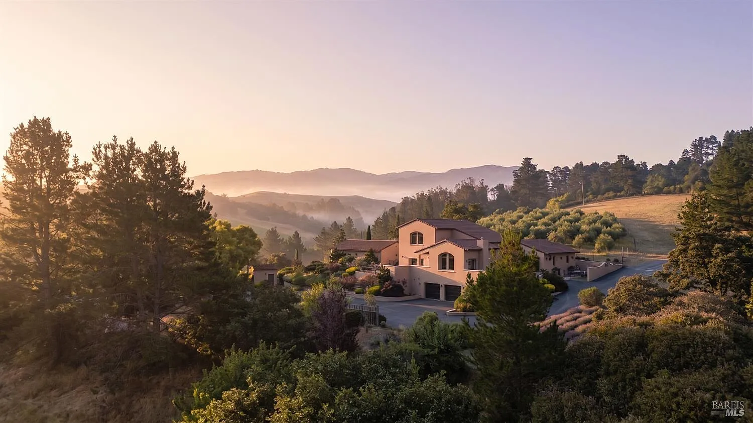 3518 Bloomfield Road - 4bd/4ba, 4,965 sqft - in Sebastopol, CA