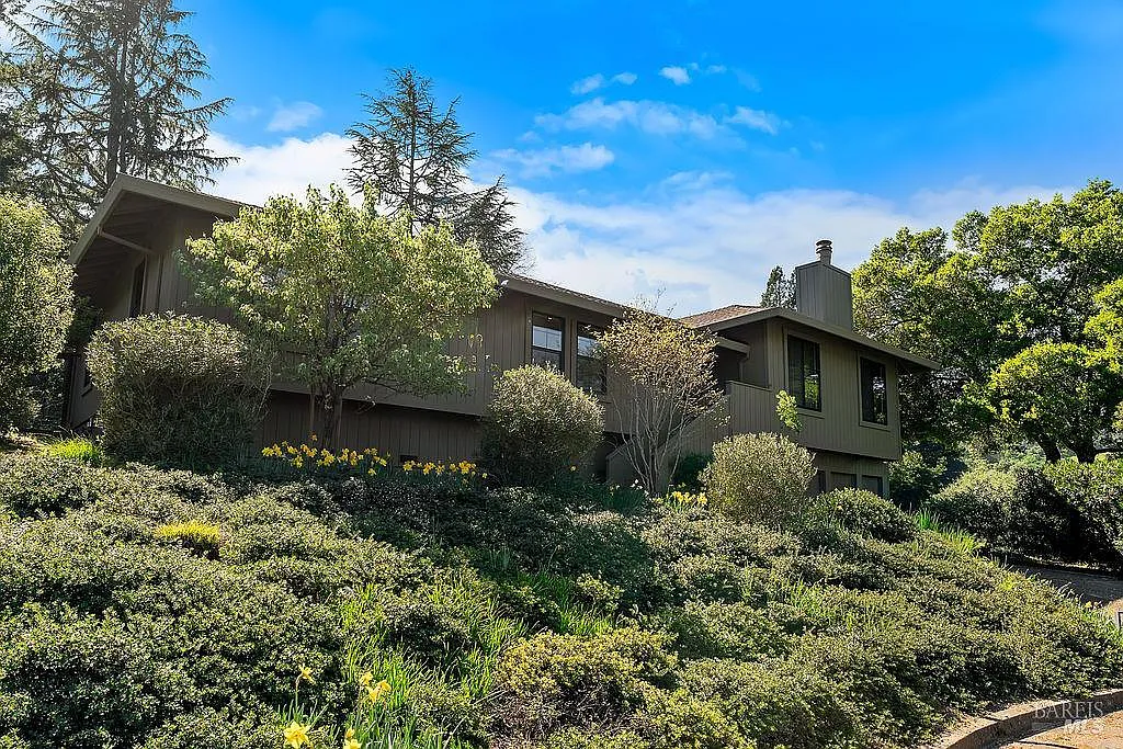 549 Catherine Court - Photo 2