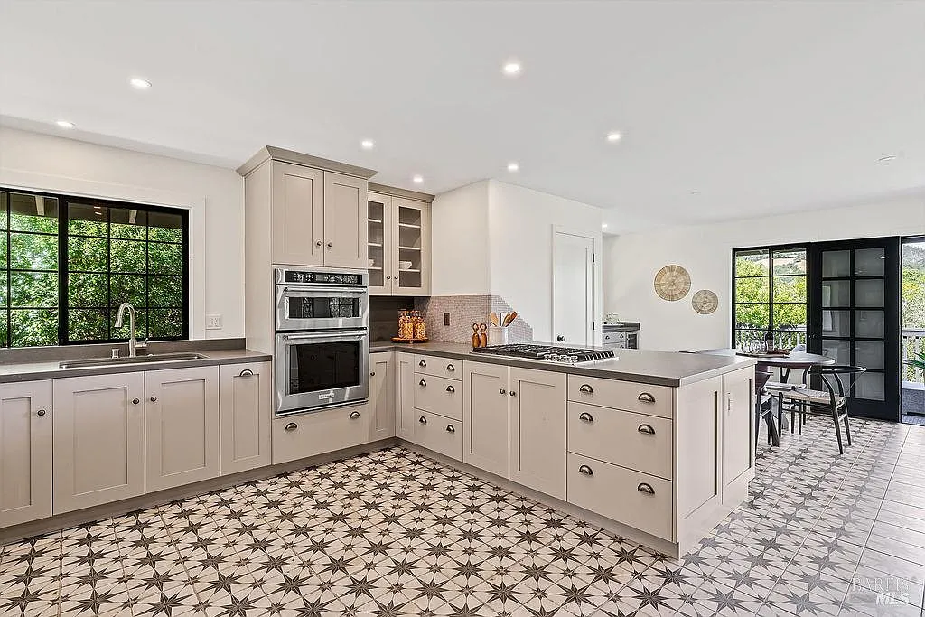549 Catherine Court - Photo 12