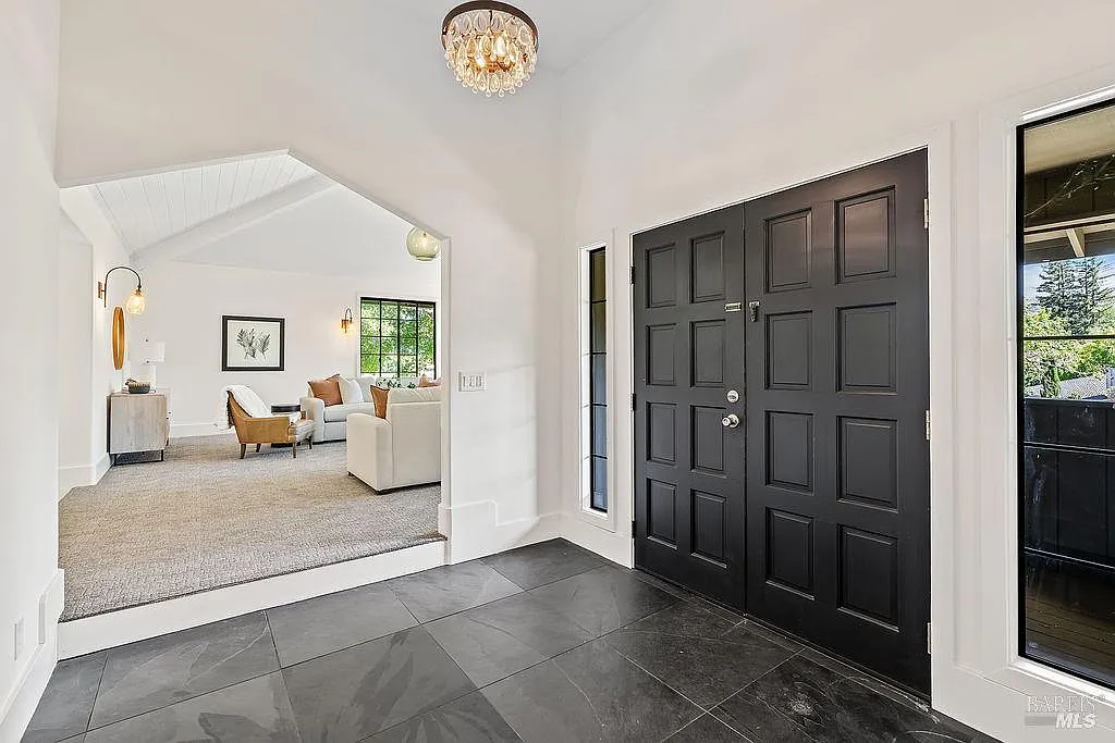 549 Catherine Court - Photo 4