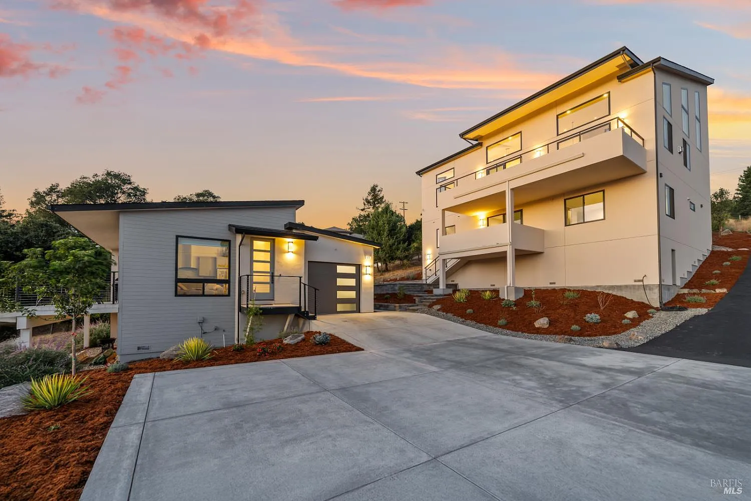 5095 Knollwood Court - Photo 2