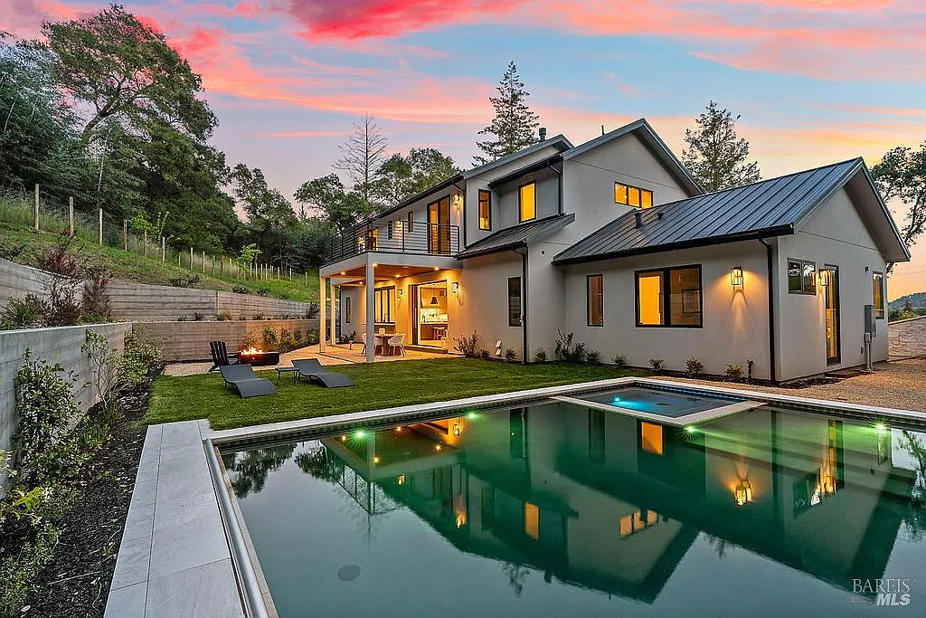 1099 Dry Creek Road - 4bd/7ba, 4,953 sqft - in Healdsburg, CA