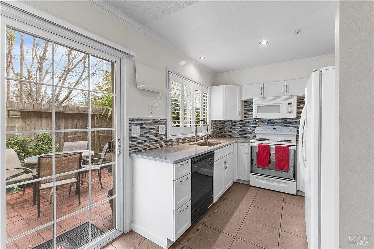1003 Golf Course Drive - Photo 12