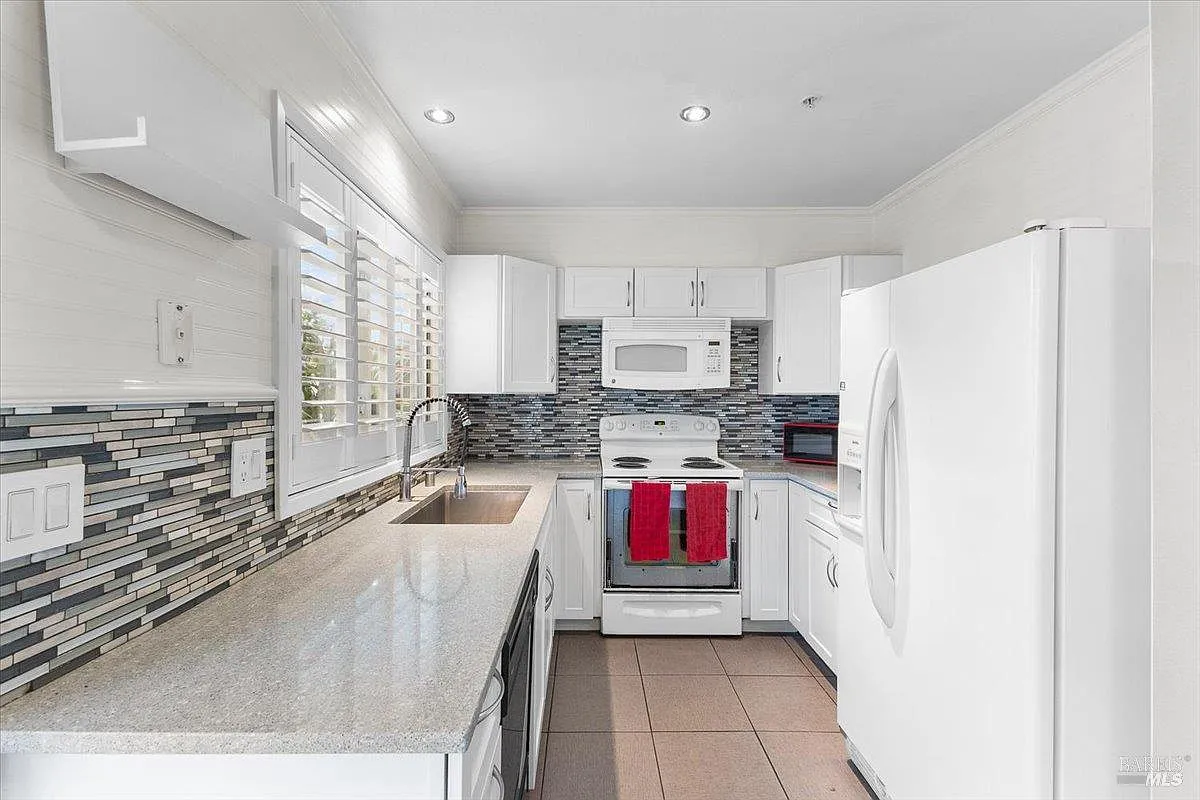 1003 Golf Course Drive - Photo 10
