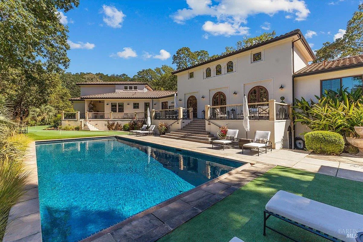 913 Turnberry Court - 5bd/5ba, 4,304 sqft - in Windsor, CA