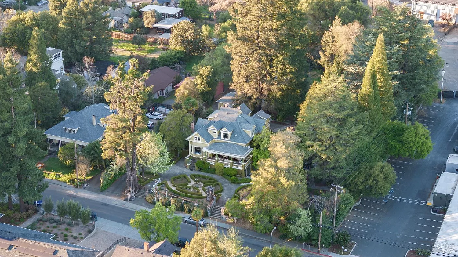 25 W Grant Street - 10bd/11ba - in Healdsburg, CA