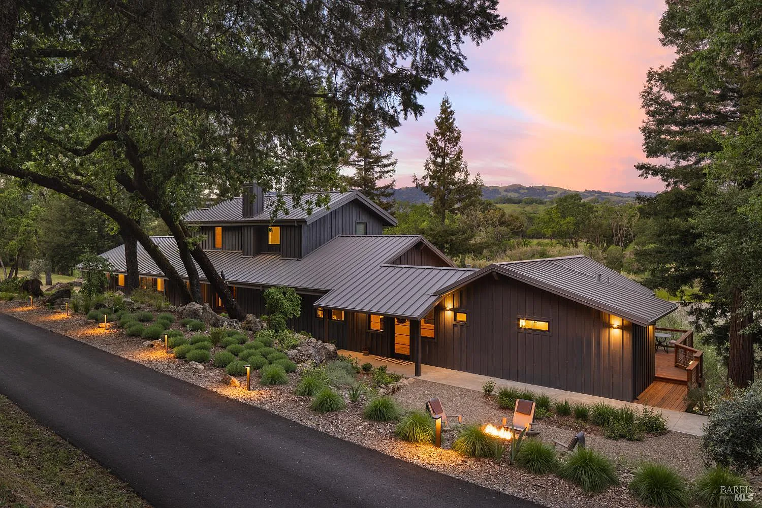 6225 W Soda Rock Lane - 3bd/4ba, 3,520 sqft - in Healdsburg, CA