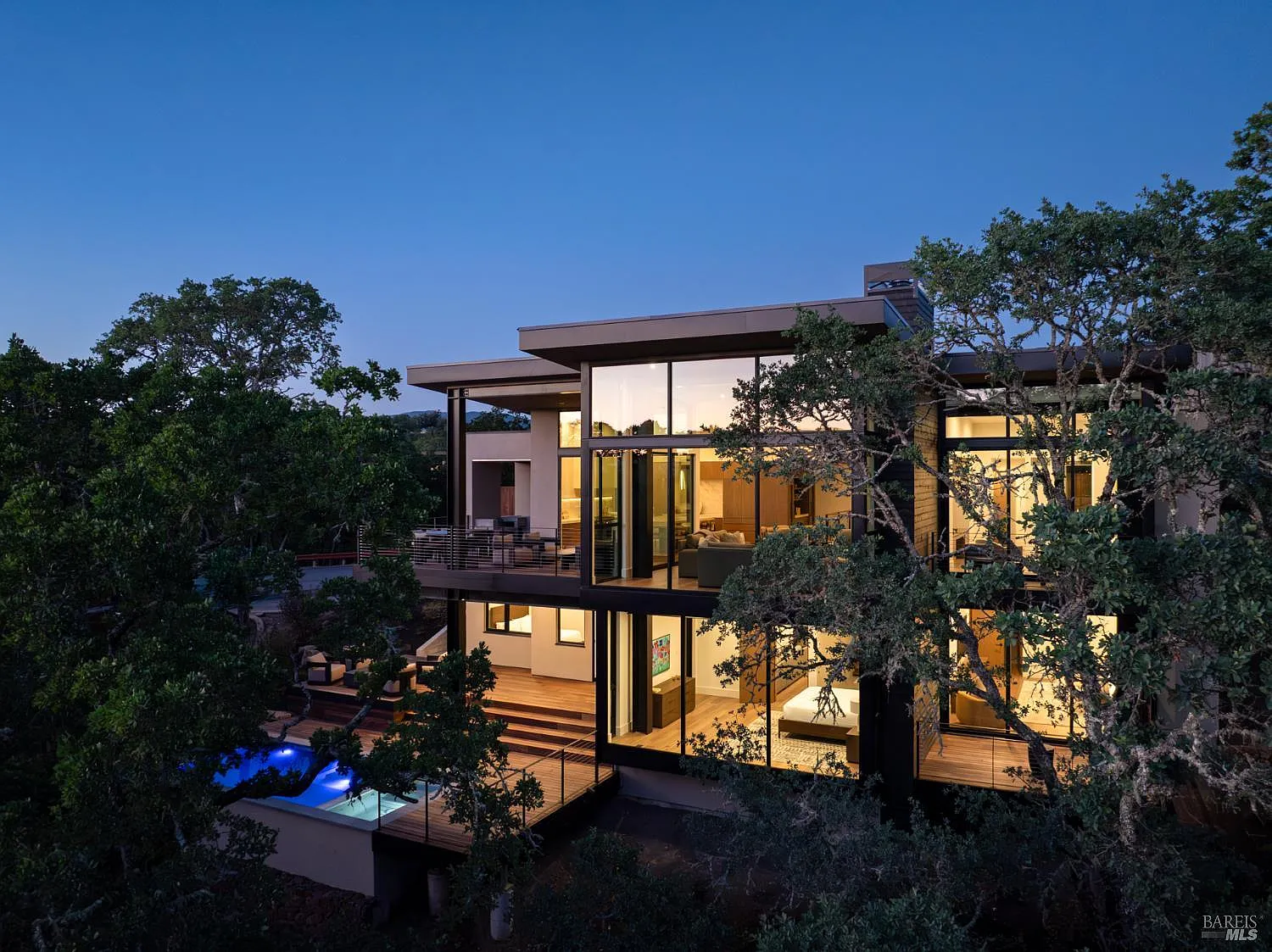 175 Sycamore Ct - 4bd/6ba, 5,642 sqft - in Healdsburg, CA