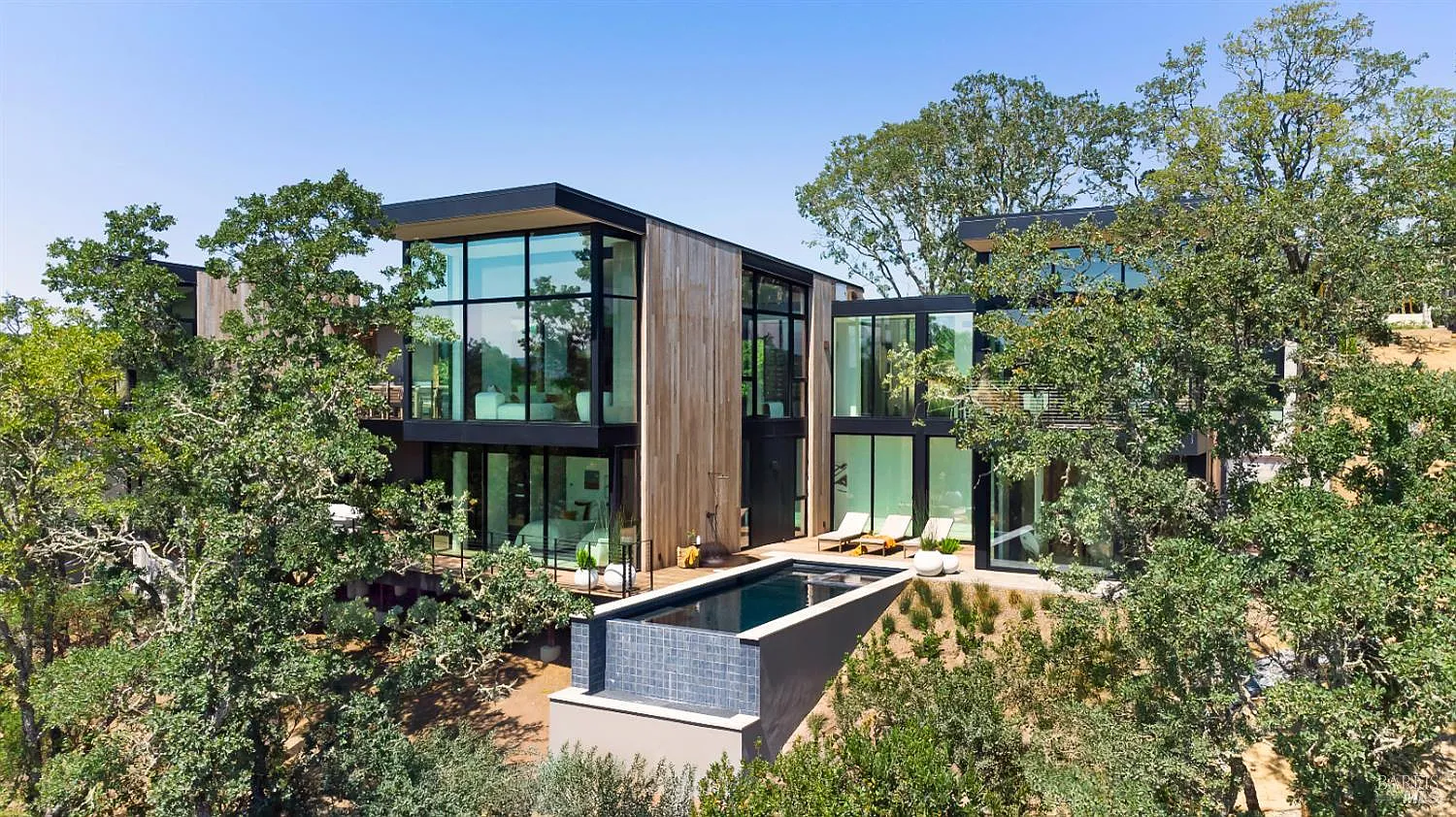 165 Sycamore Ct - 5bd/7ba, 5,584 sqft - in Healdsburg, CA