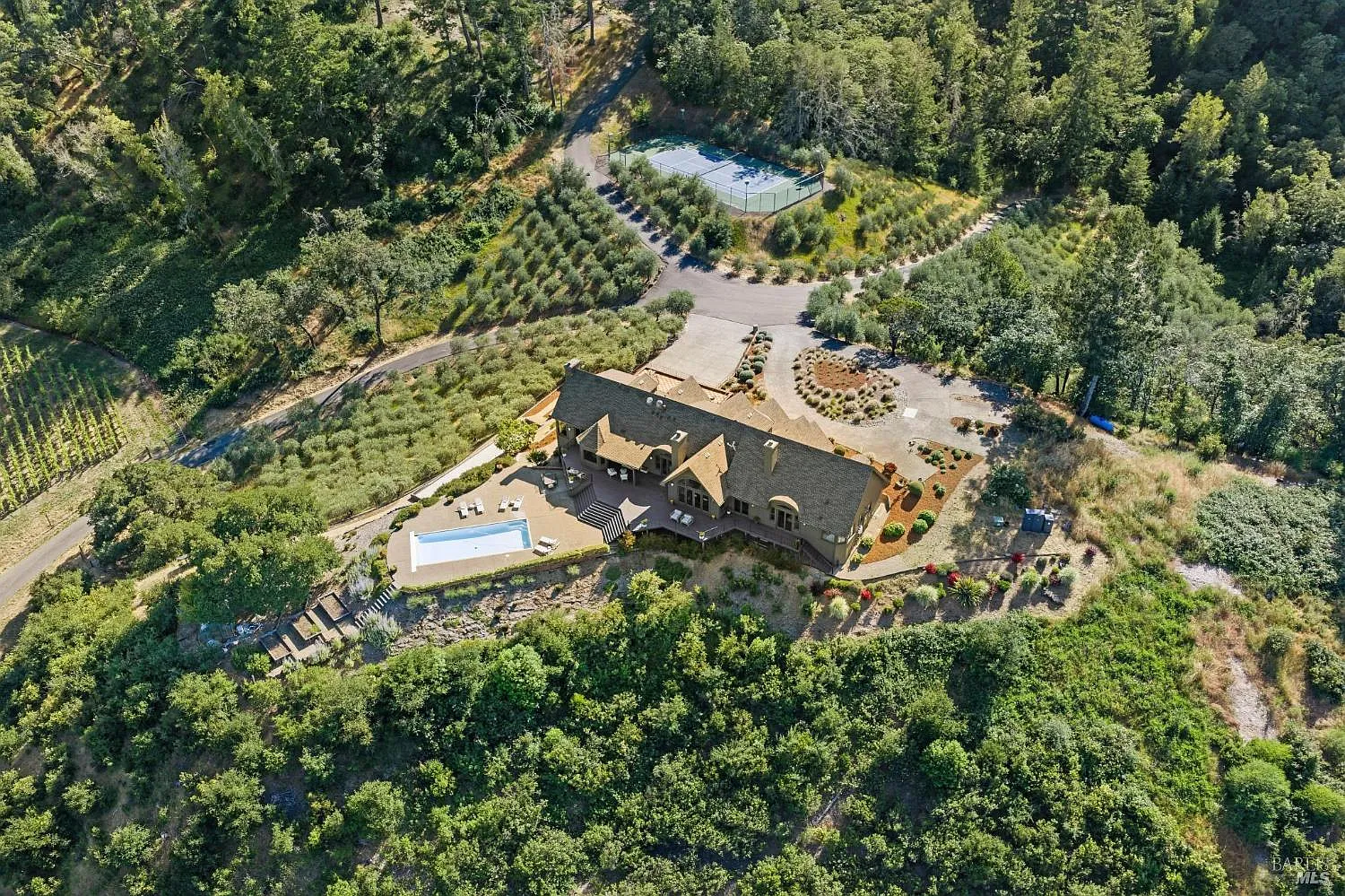 2355 W Dry Creek Road - 4bd/6ba, 6,378 sqft - in Healdsburg, CA