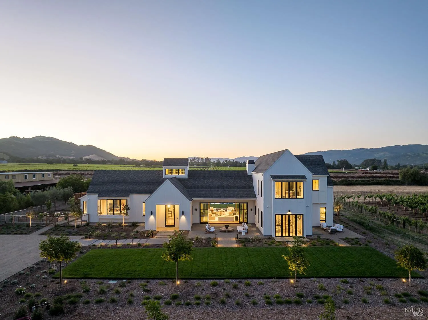 1523 Sperring Road - 4bd/6ba, 5,699 sqft - in Sonoma, CA