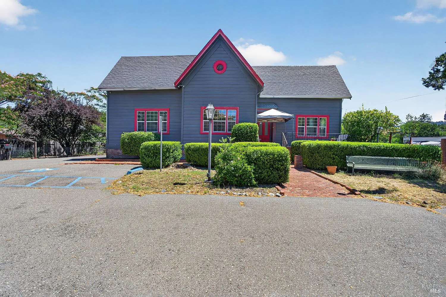 530 N Cloverdale Boulevard - Photo 2