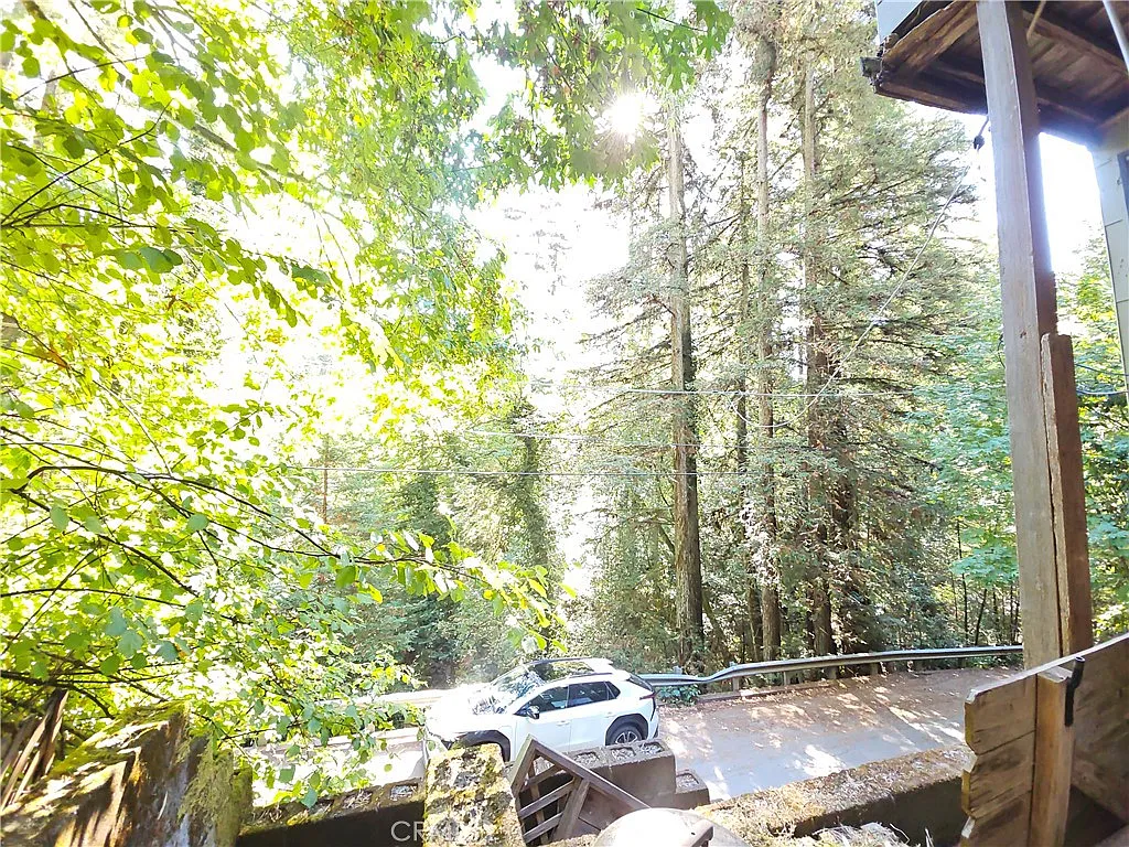 135 Redwood Ave - Photo 4