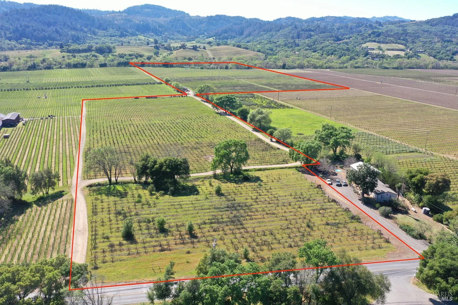 4304 Dry Creek Road - in Healdsburg, CA