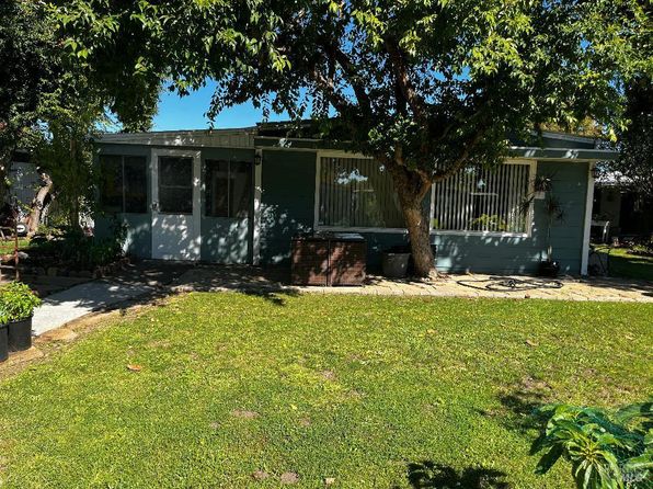 232 SE Cazares Circle - Photo 1
