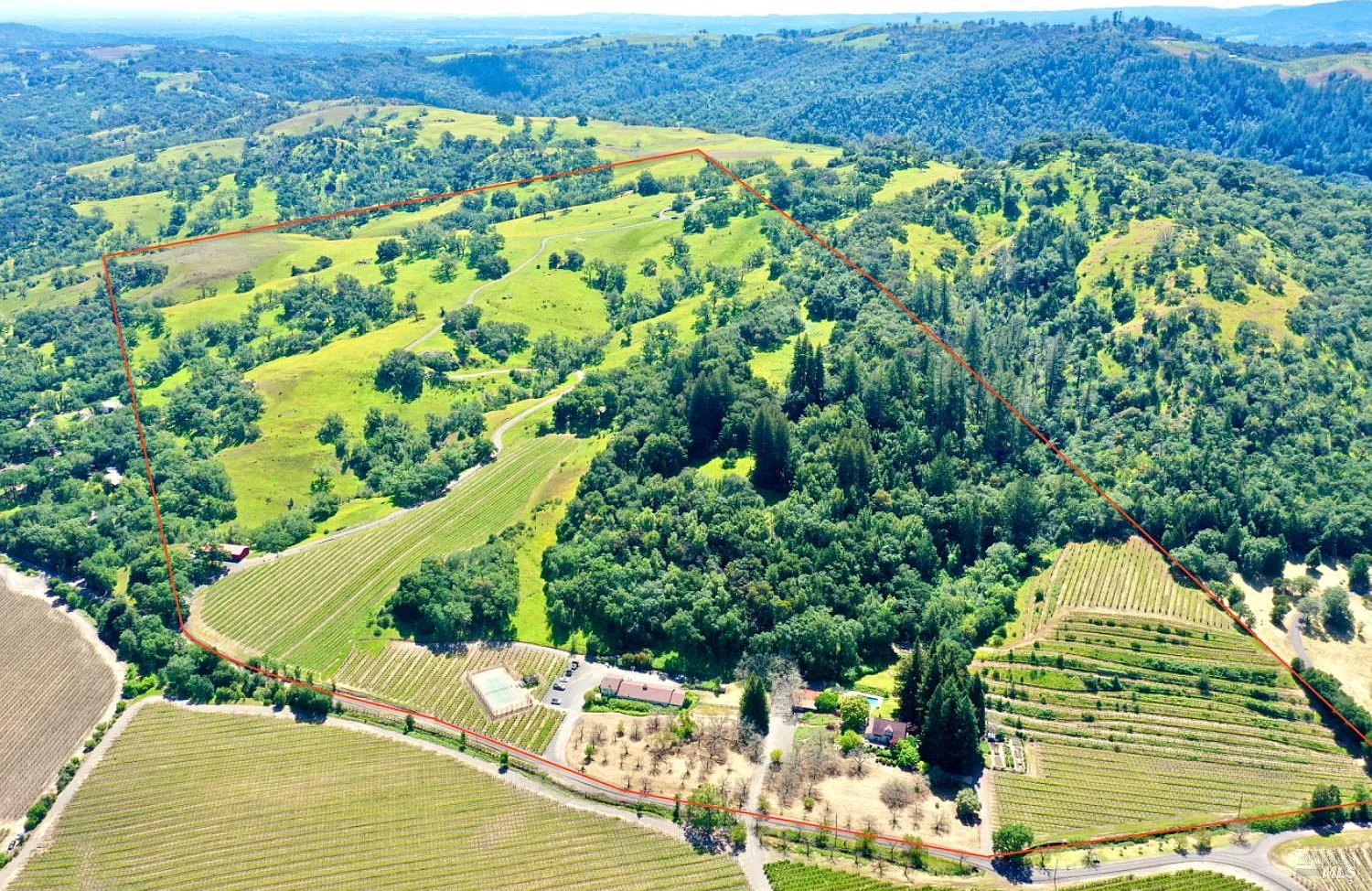 5520 - 2 W Soda Rock Lane - 3bd/2ba, 3,006 sqft - in Healdsburg, CA